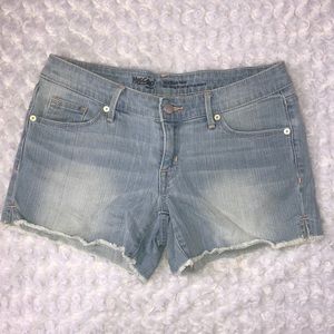 Mid rise denim shorts